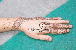 minimalist mehendi desi