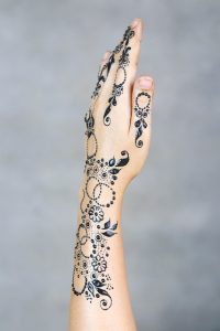 minimalist mehendi designs hand